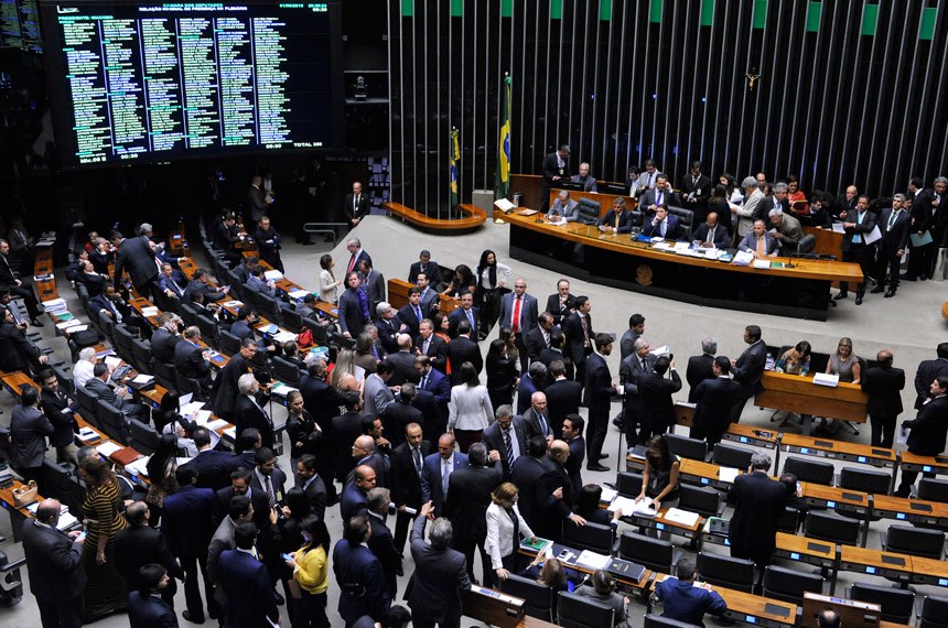 Câmara aprova em Brasília texto base que altera as regras do Imposto de Renda