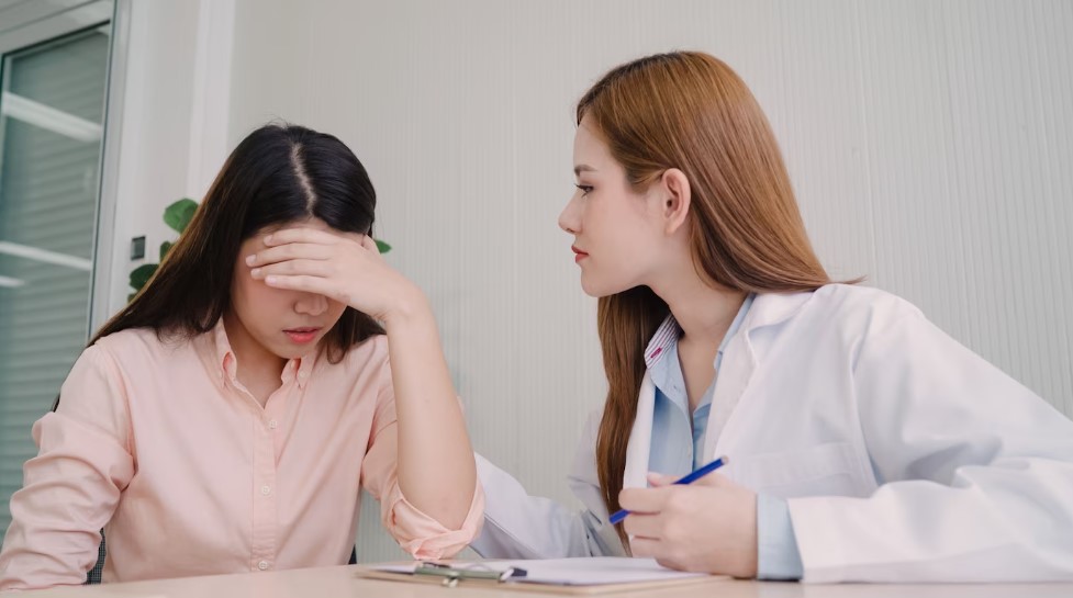 Fezes com presença de sangue, o que pode está errado? Como tratar?
